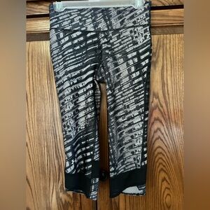 Under Armour Capri Leggings in Black and Gray